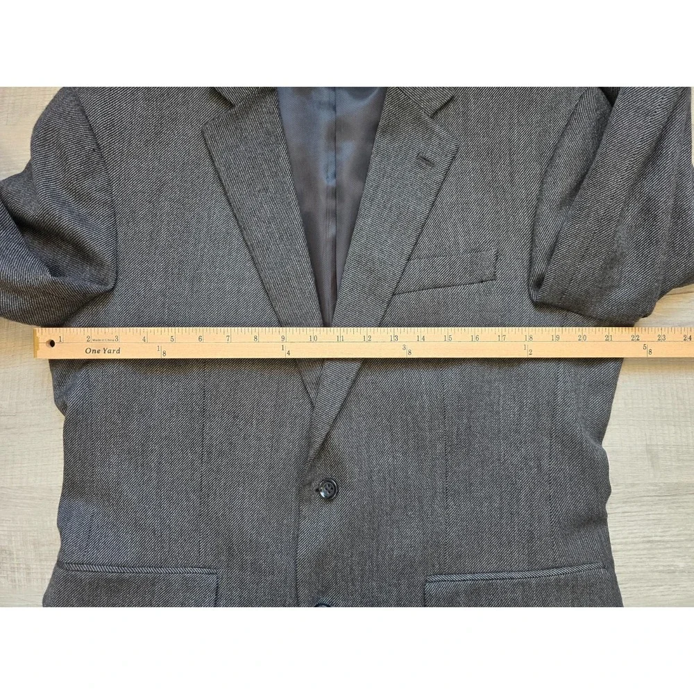 Stafford Men's Gray Herringbone Sport Coat Blazer 2 Button Center Vent Size 46R